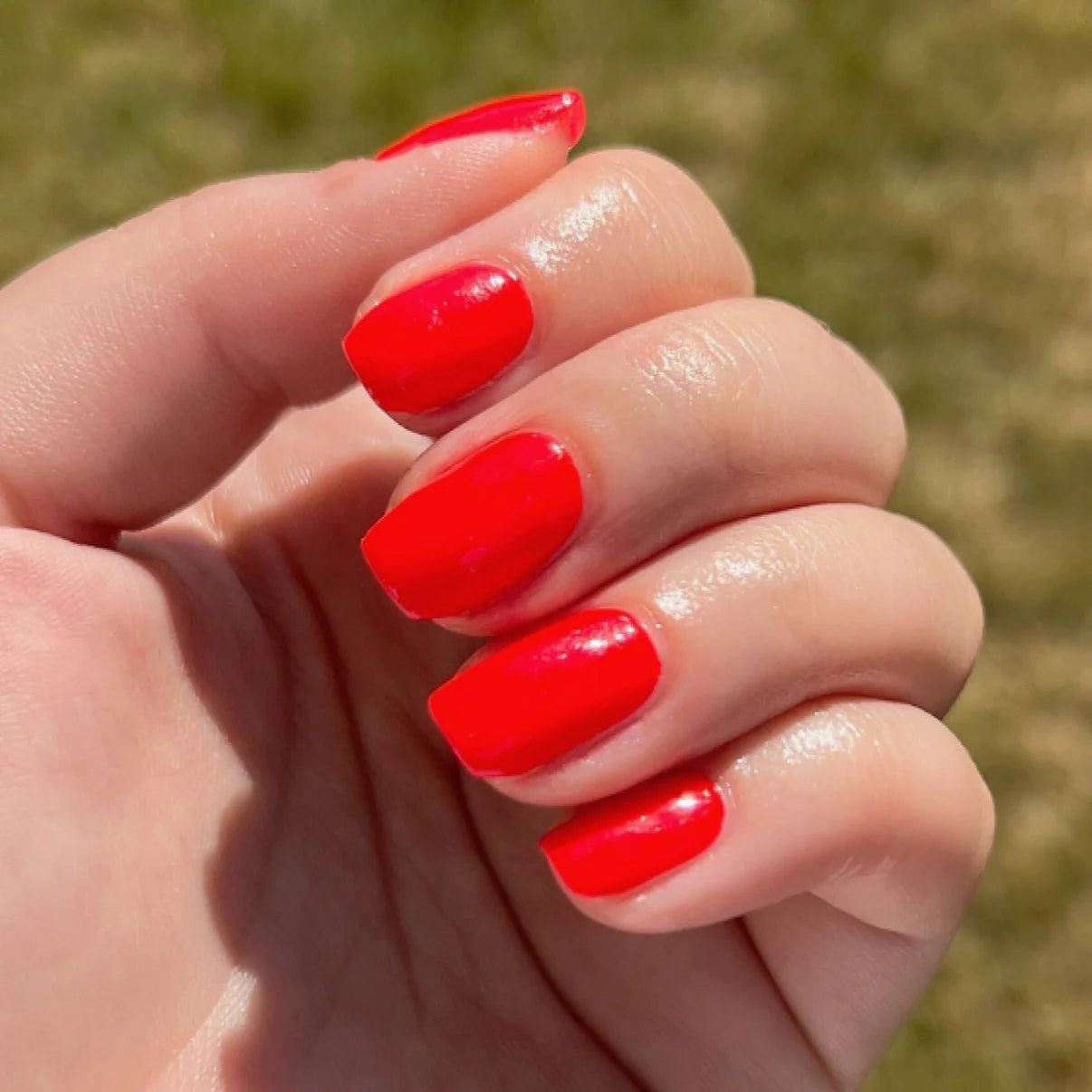 DND #474 Striking Red Gel Polish - UV/LED Soak Off